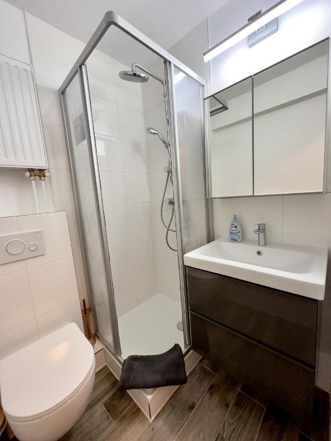Apartment Fuer 3 Gaeste Mit Kostenlosen Parkplaetzen Und Lift Хановер Екстериор снимка